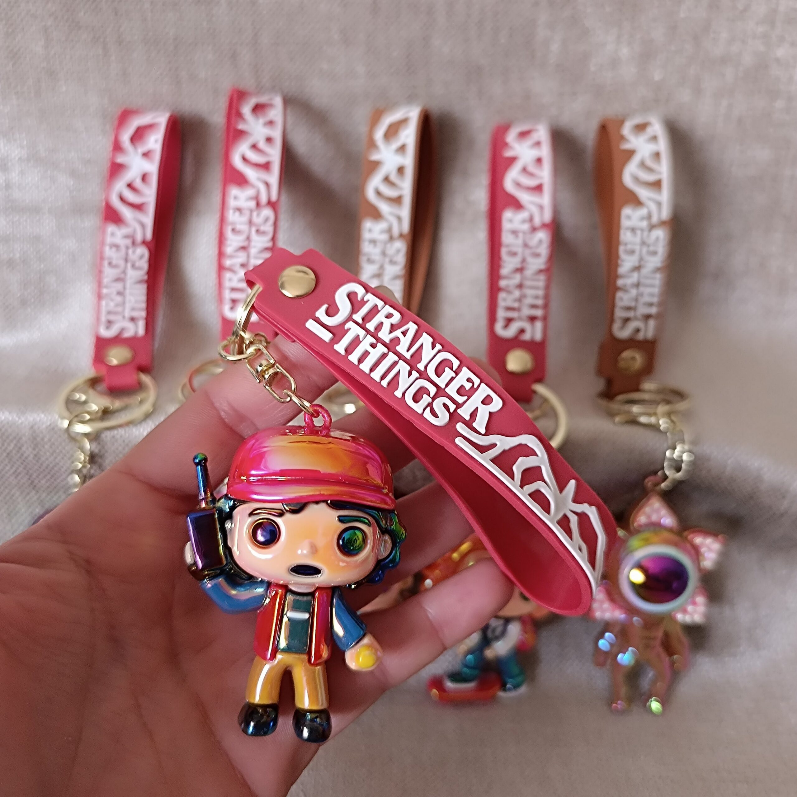 Llavero Strangers Things Iridiscente - Imagen 5